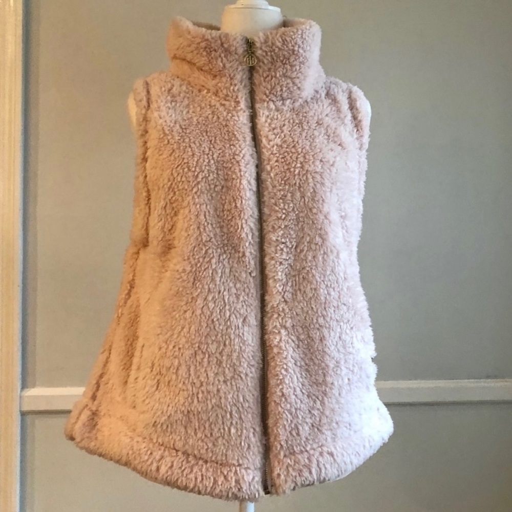 Tommy Hilfiger pink fuzzy vest, Large, has gold zipper, smoke free, super comfy